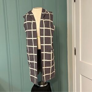 Rain (Nordstrom) Gray Sleeveless Hooded Vest with White Grid Pattern